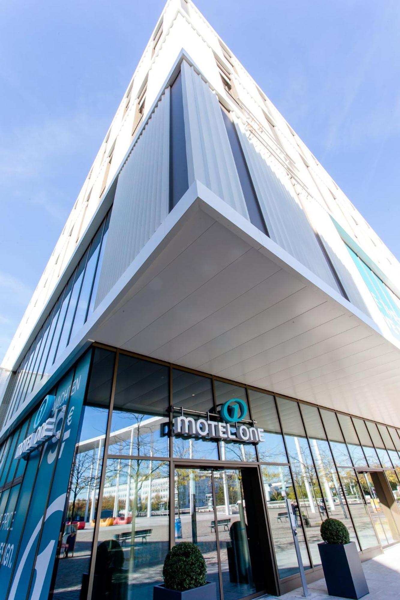 One München-messe Hotel 3*